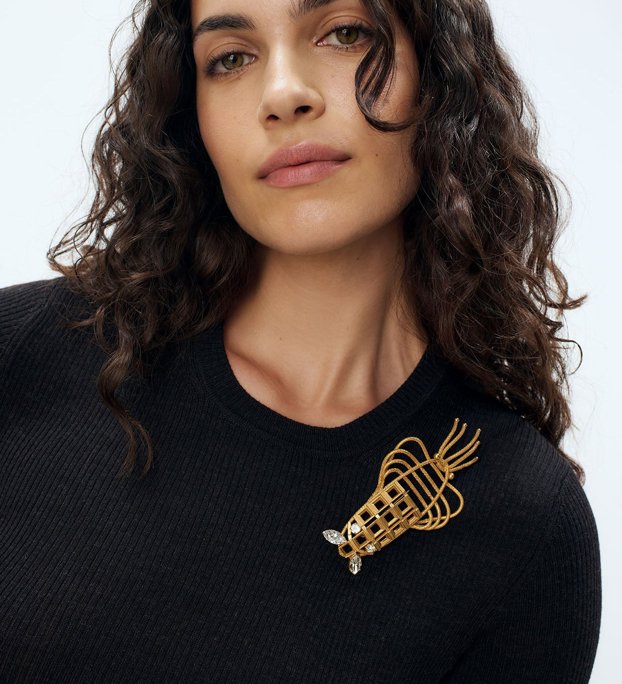 Surakey Veer broche pluizige veren pluim broche kostuum decoratieve broche vrouwen kraag borstzakken broche jurk hoofdtooi elegante hoed accessoire broche voor feest podiumprestaties (donkergrijs Surakey Veer broche pluizige veren pluim broche kostuum decoratieve broche vrouwen kraag borstzakken broche jurk hoofdtooi elegante hoed accessoire broche voor feest podiumprestaties (donkergrijs